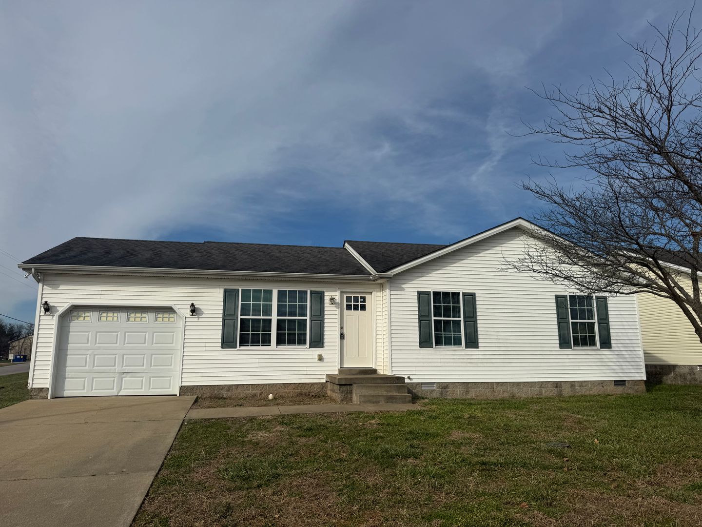 Bowling Green House: 301 Hilton Way