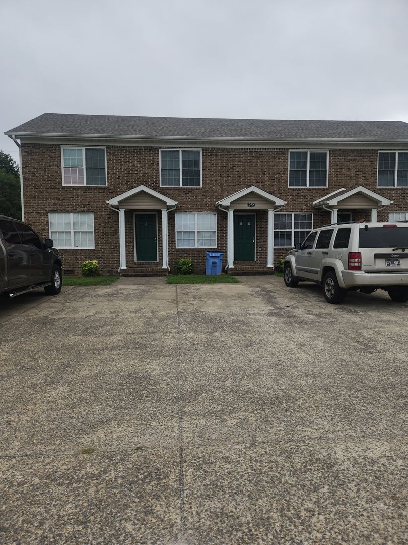 Glasgow Apartment: 222 Quail Ridge