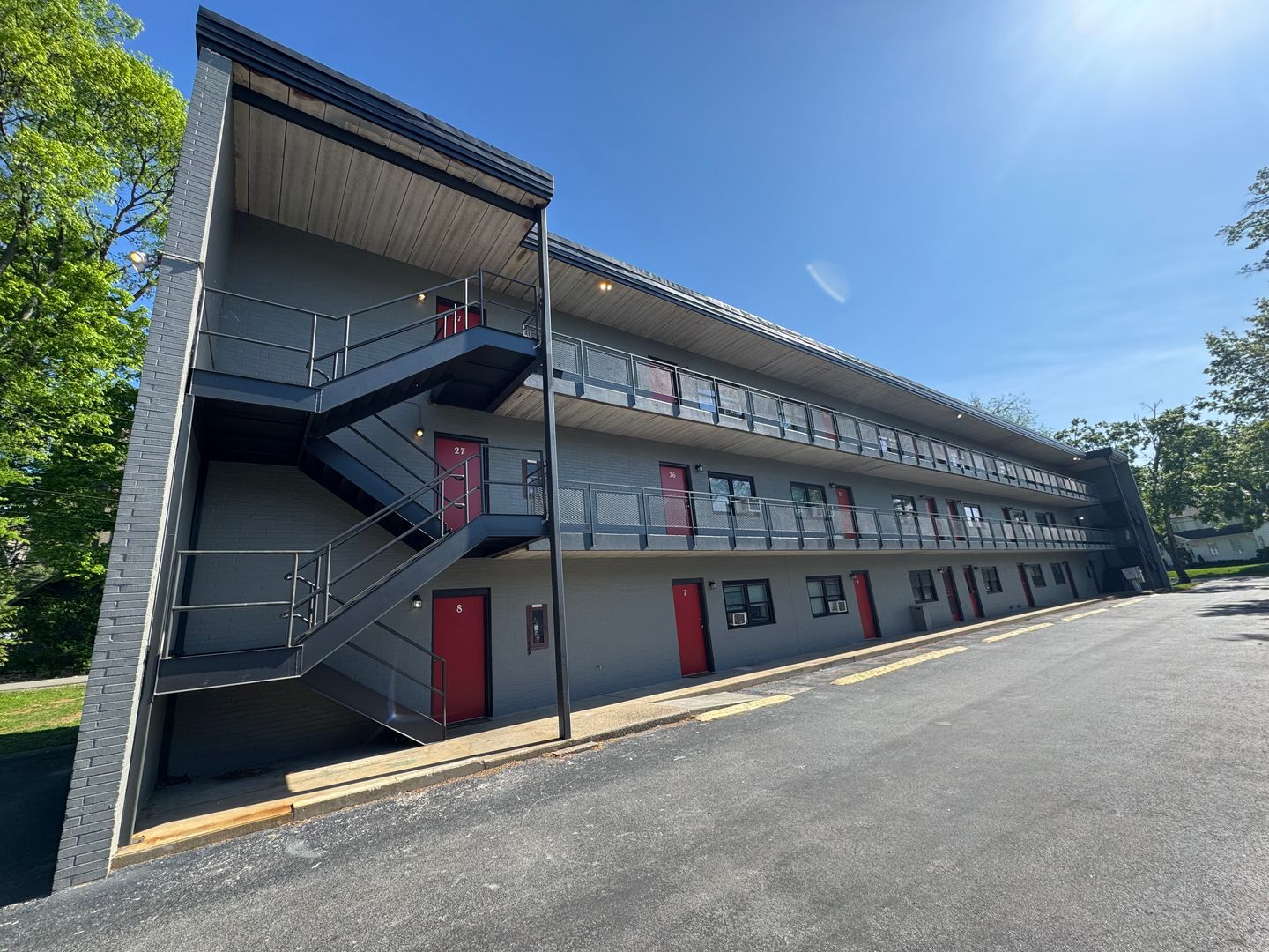 Bowling Green Apartment: 1555 Chestnut Street