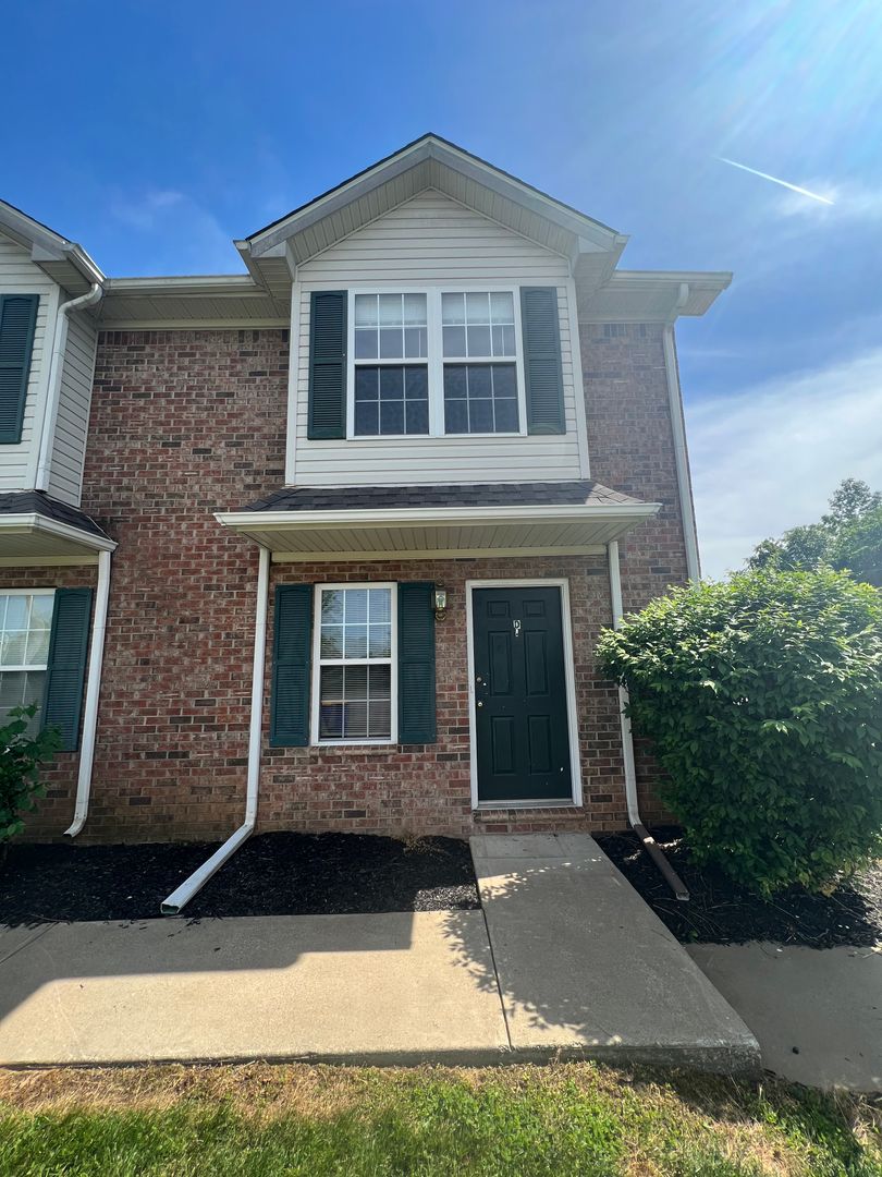 Bowling Green Apartment: 160 Coachman Court