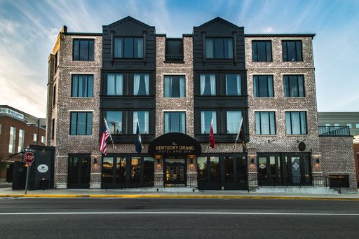 Fully customizable commercial space available in Downtown Bowling Green – photo 1