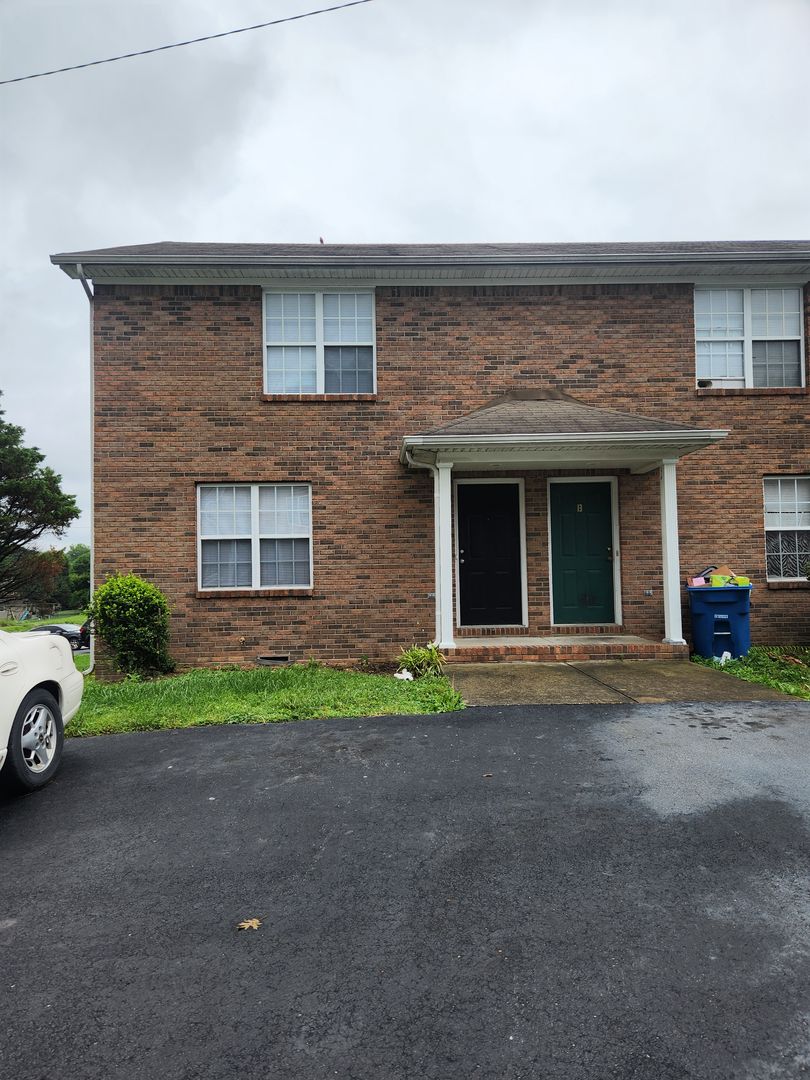 Glasgow Apartment: 105 Bob White Way