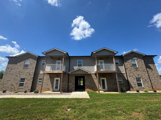 Keystone Commons- upstairs two bedroom - 1/2 off 1st month – photo 1