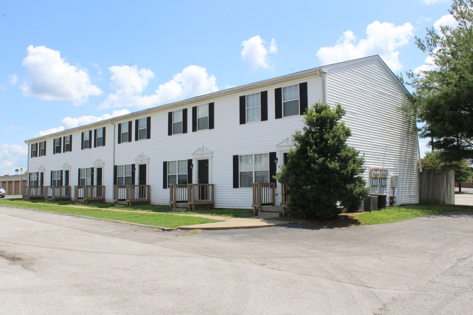 Bowling Green Apartment: 470 Three Springs Rd