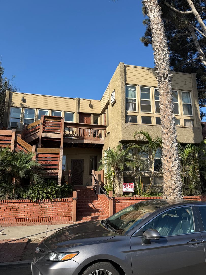 San Diego Apartment: 5029 West Point Loma Blvd.