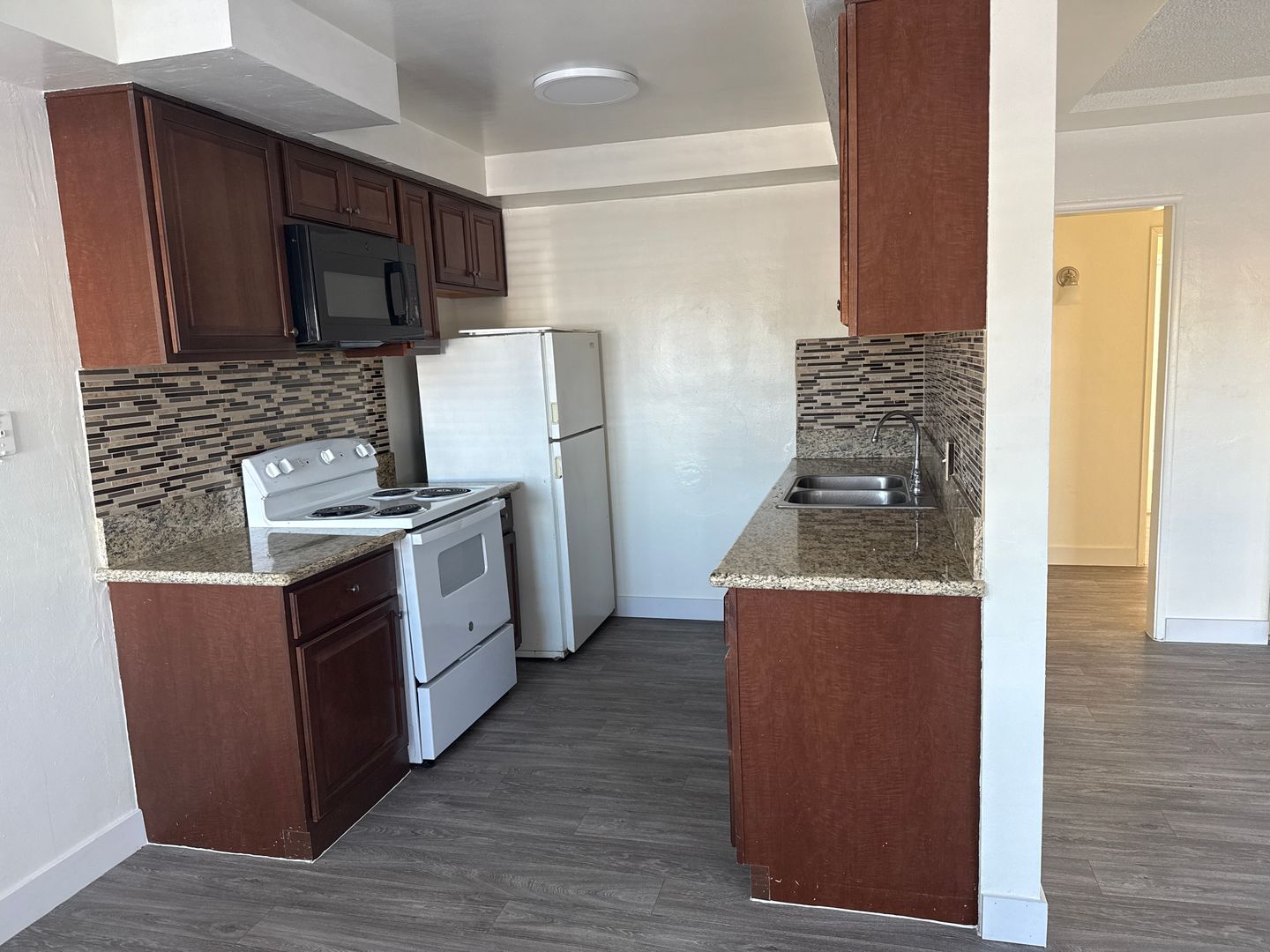 El Cajon Apartment: 904 S. Magnolia Ave