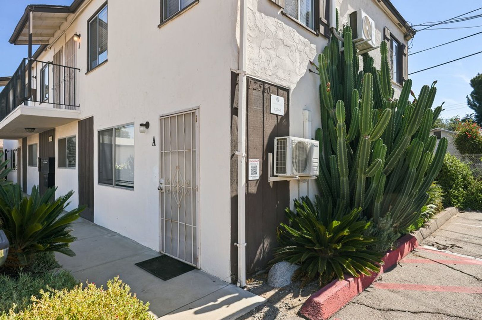 Lakeside Apartment: 12560 Laurel Street
