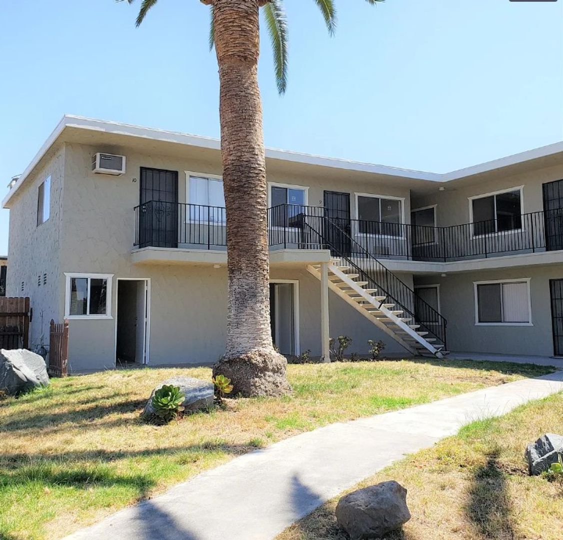 Lakeside Apartment: 9688 Los Coches Road