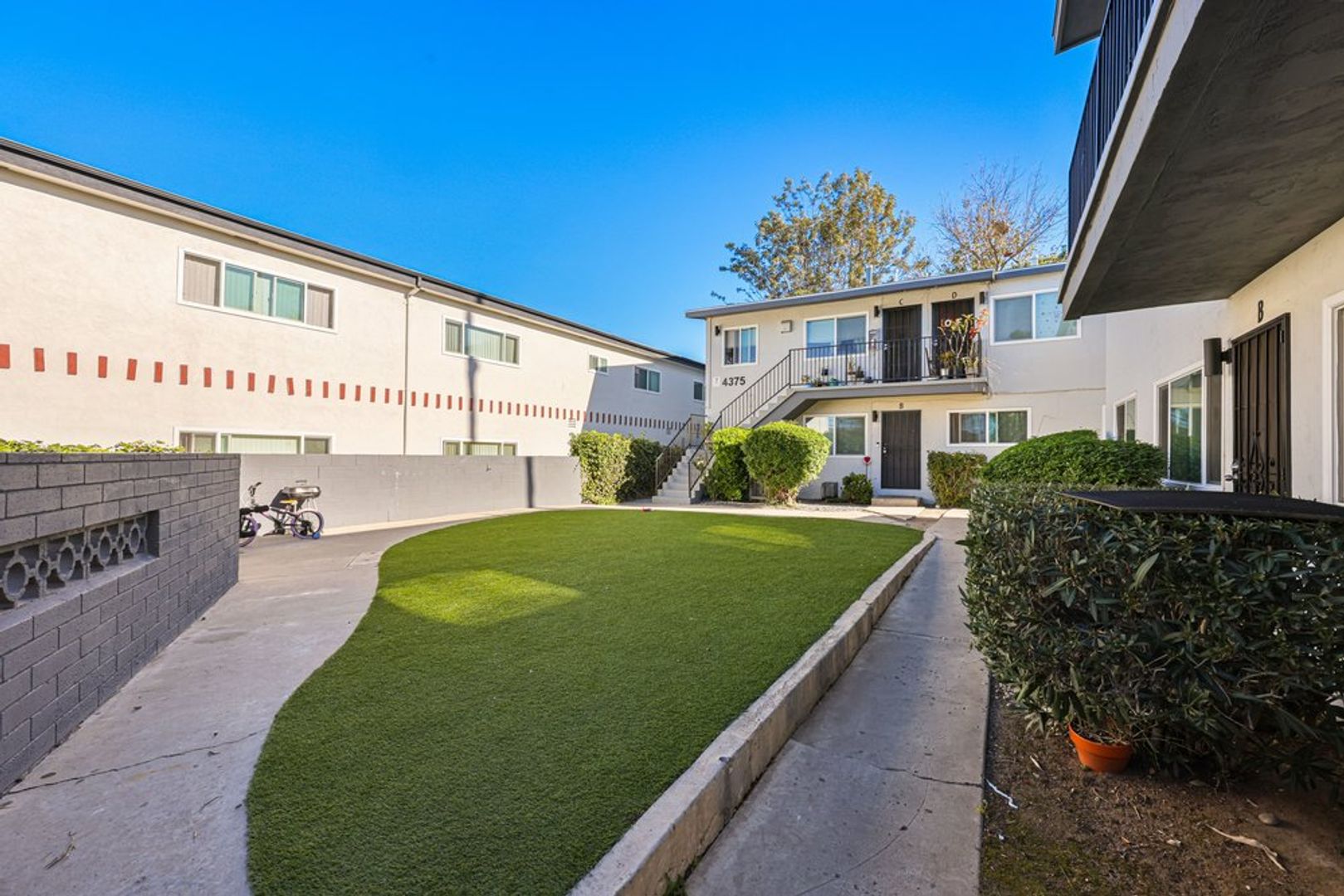 La Mesa Apartment: 4373-4375 Rosebud Lane