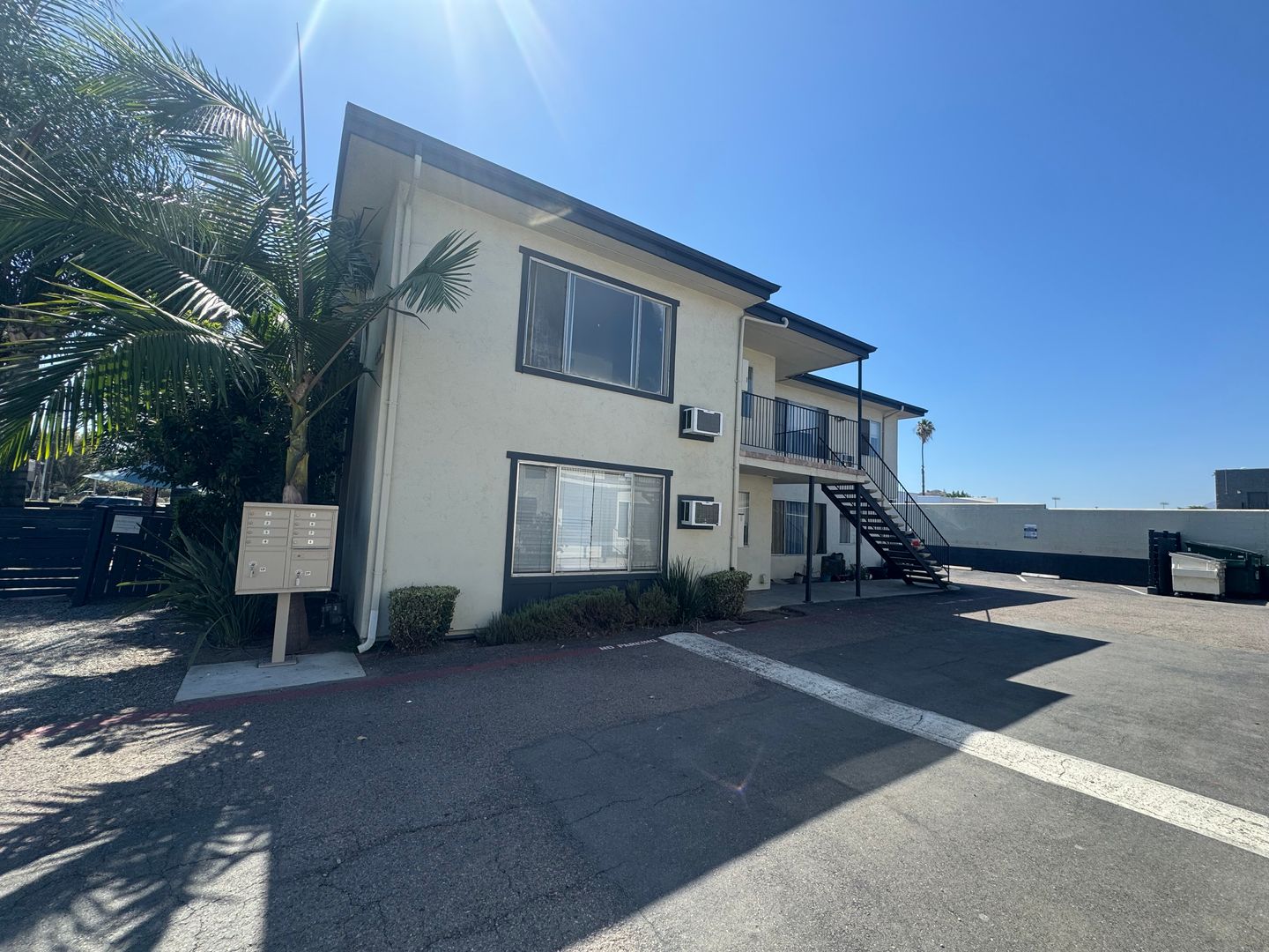 Lakeside Apartment: 12618-12622 Laurel Street