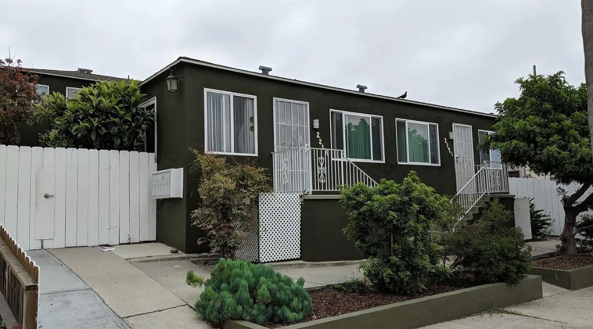 San Diego Apartment: 215-21 20th St.