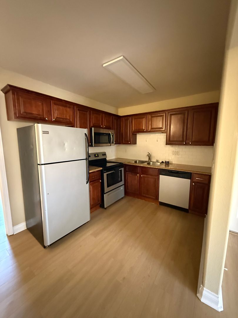 El Cajon Apartment: 642 S Mollison Ave