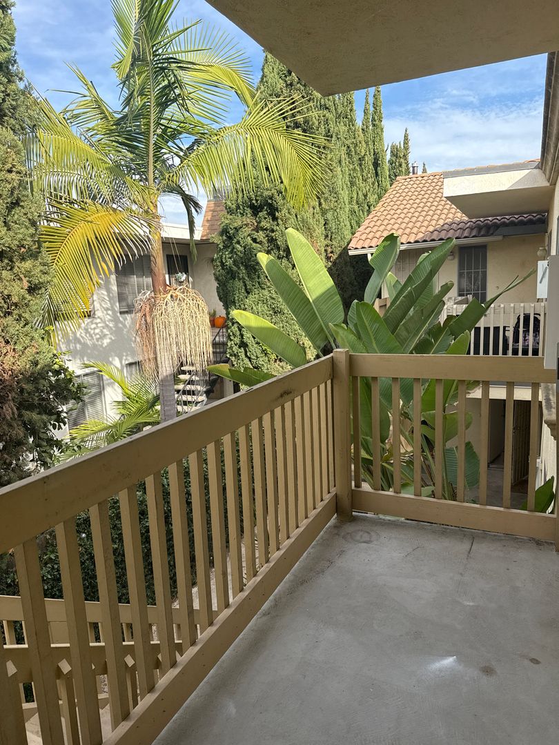 San Diego Apartment: 4052 Iowa Street