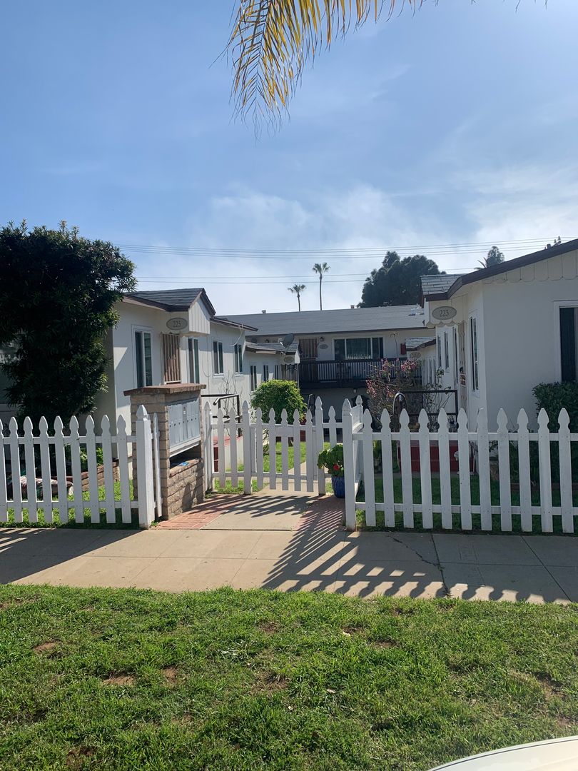 Oceanside Apartment: 223 S Clementine Street