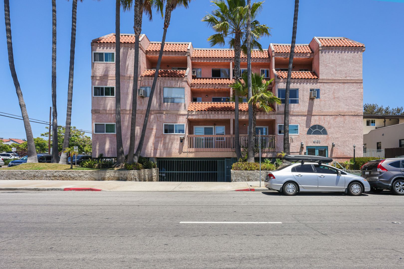 San Diego Apartment: 121 W Montecito Way