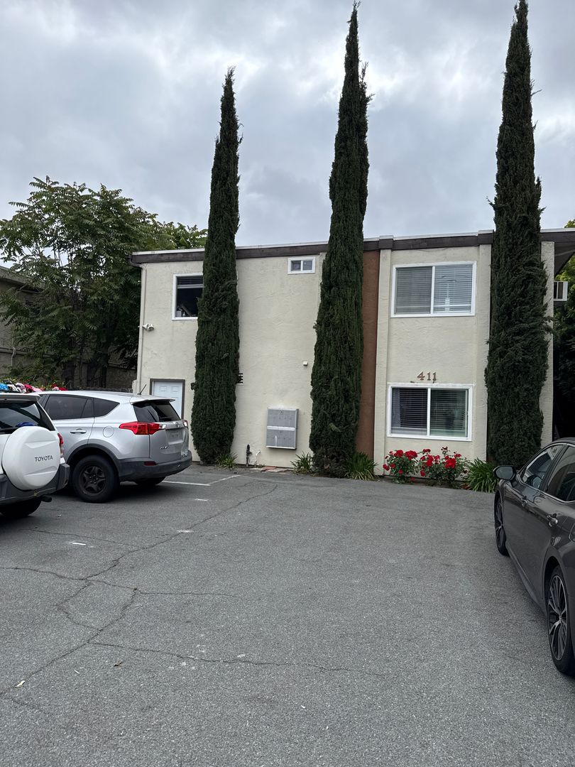 El Cajon Apartment: 411 Emerald Ave