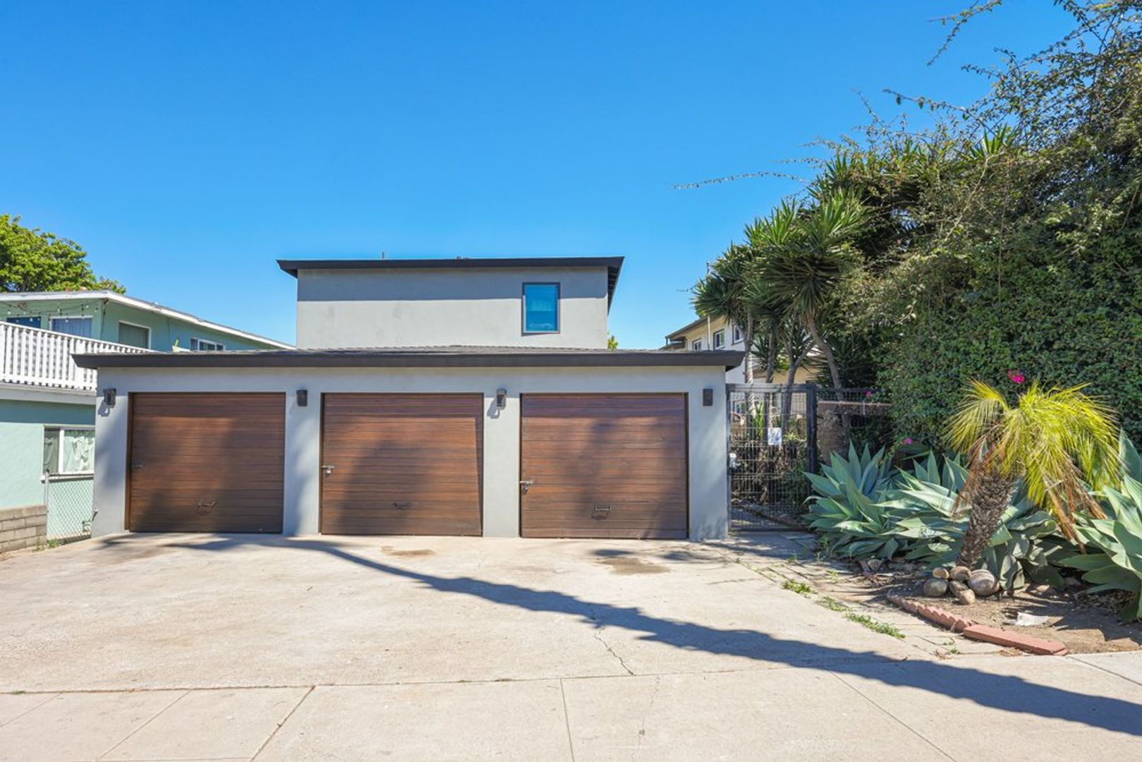 San Diego Apartment: 4954-4958.5 W. Point Loma Boulevard