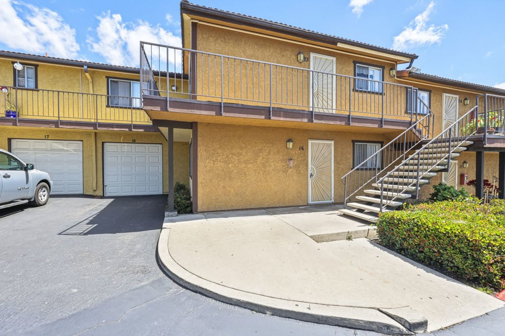 Vista Apartment: 401 W California Ave