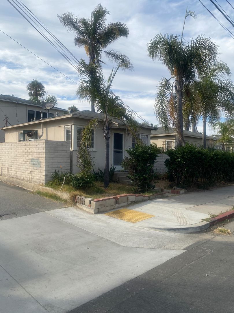 San Diego Apartment: 1778 Bacon Street