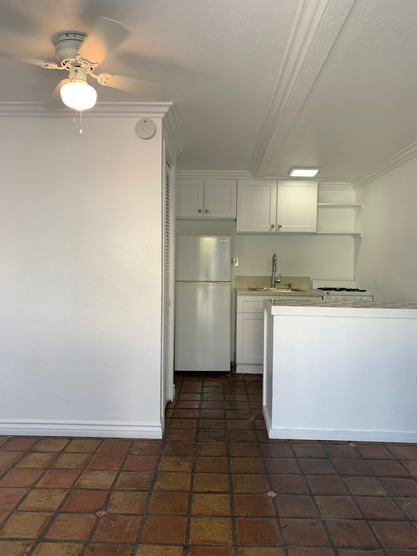 Oceanside Apartment: 619 S. Coast Hwy