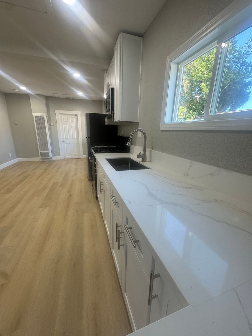 San Diego Apartment: 3678 44th St