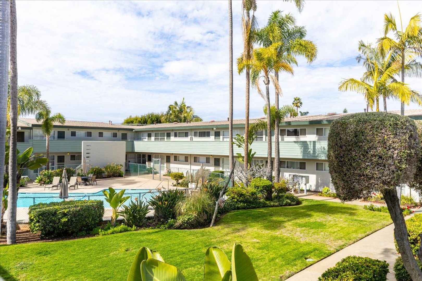 Chula Vista Apartment: 262 Fig Ave