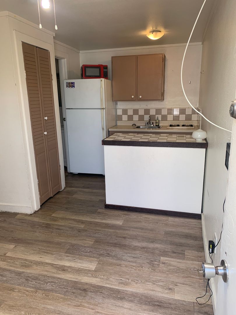 Oceanside Apartment: 619 S. Coast Hwy