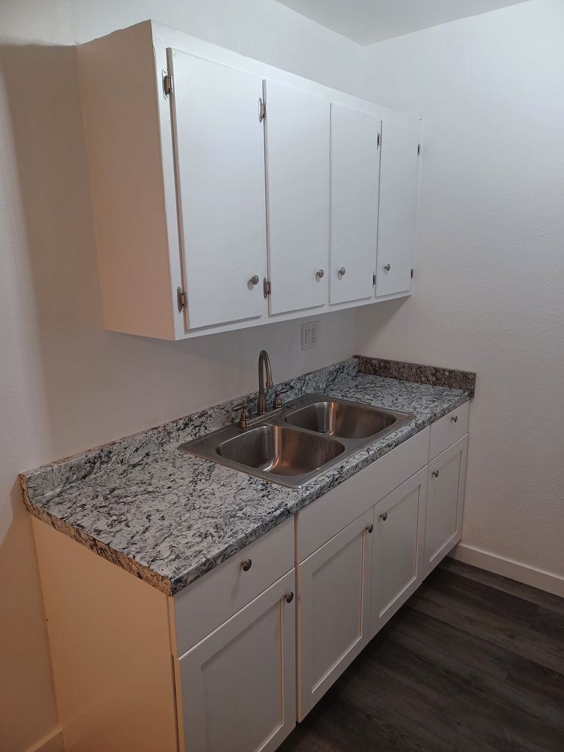 Santa Ana Apartment: 923-927 S Standard Ave