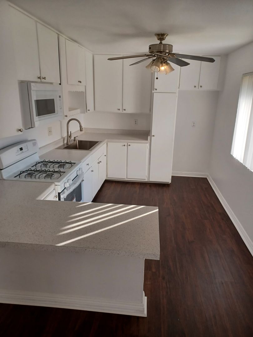 Buena Park Apartment: 7662 9th Street