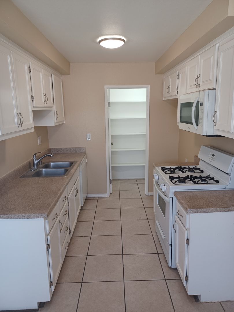 Buena Park Apartment: 7551 Franklin St