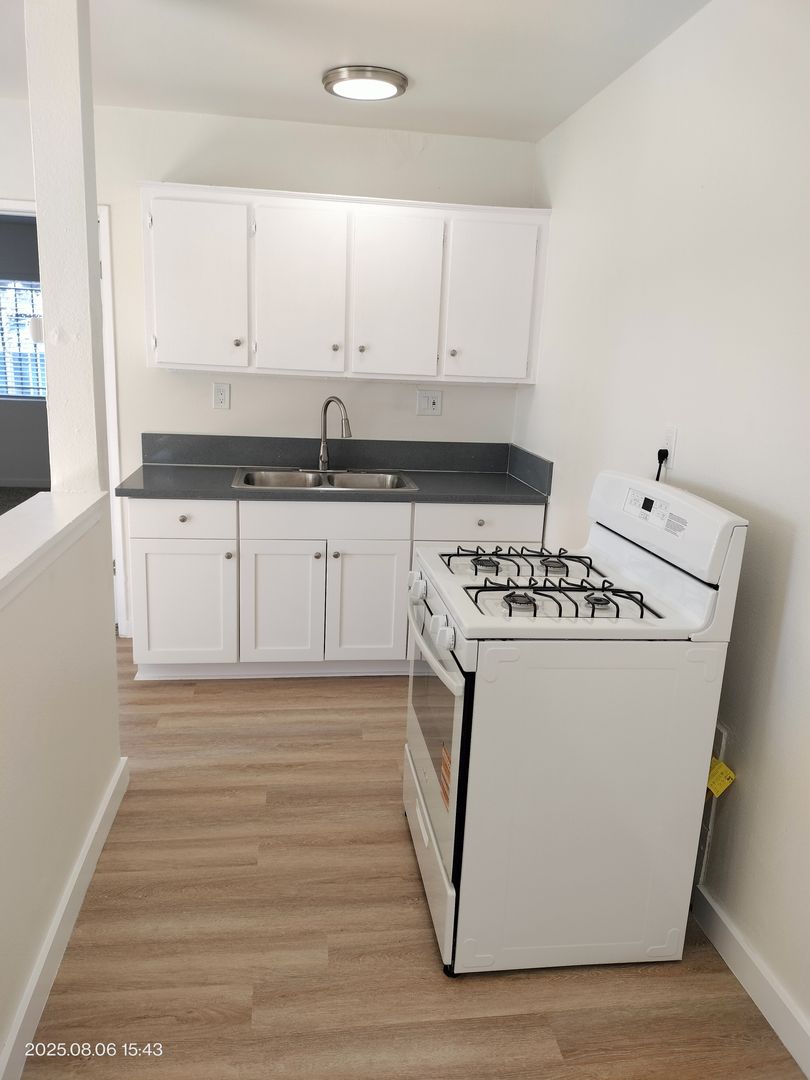 Garden Grove Apartment: 12511 Morningside Ave