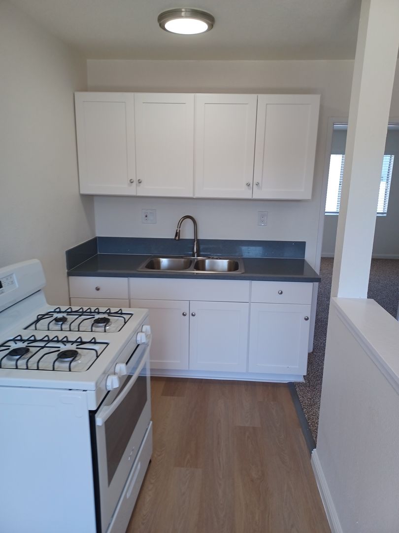 Garden Grove Apartment: 12511 Morningside Ave
