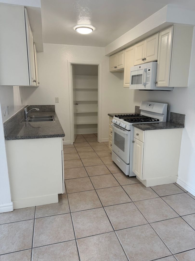 Buena Park Apartment: 7551 Franklin St