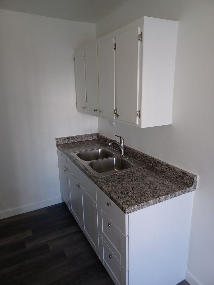 Santa Ana Apartment: 923-927 S Standard Ave