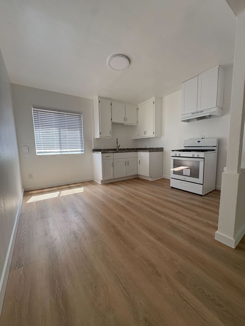 Santa Ana Apartment: 2109-2209 W Myrtle St