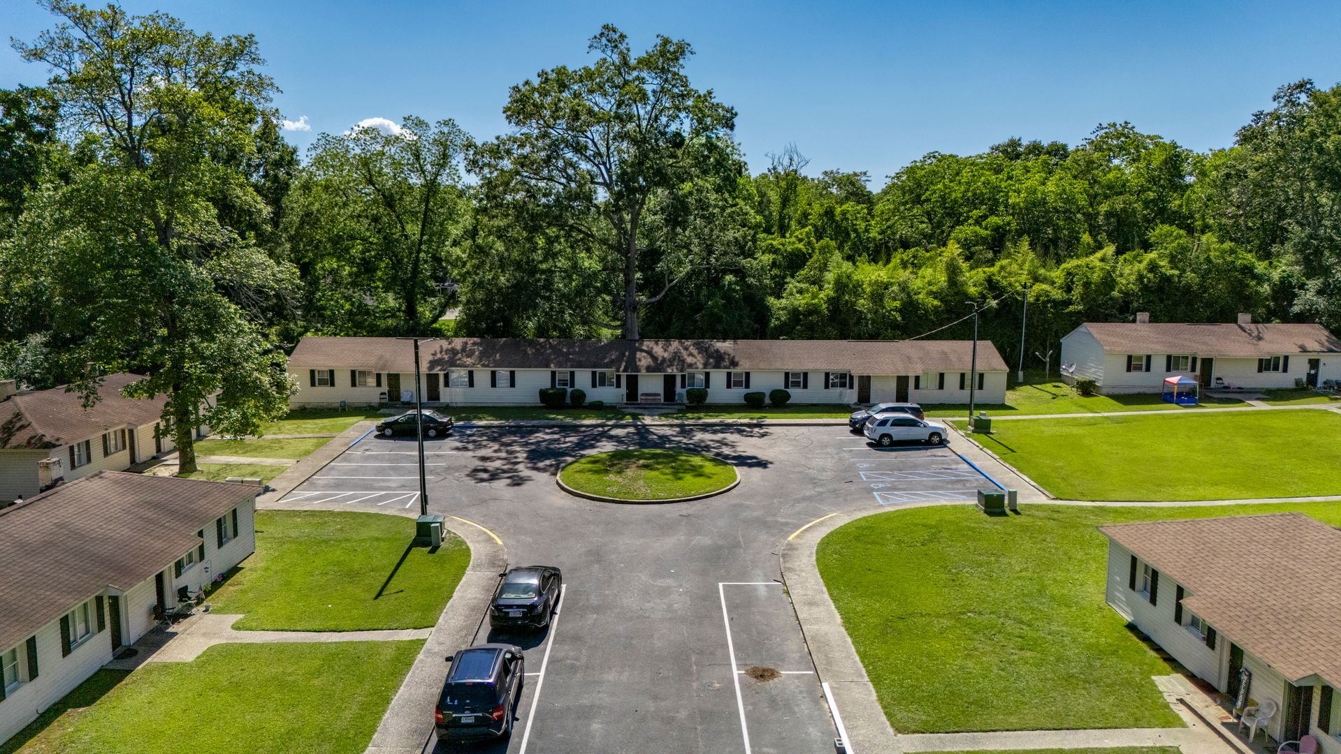 Camden Apartment: 722 Douglas Street