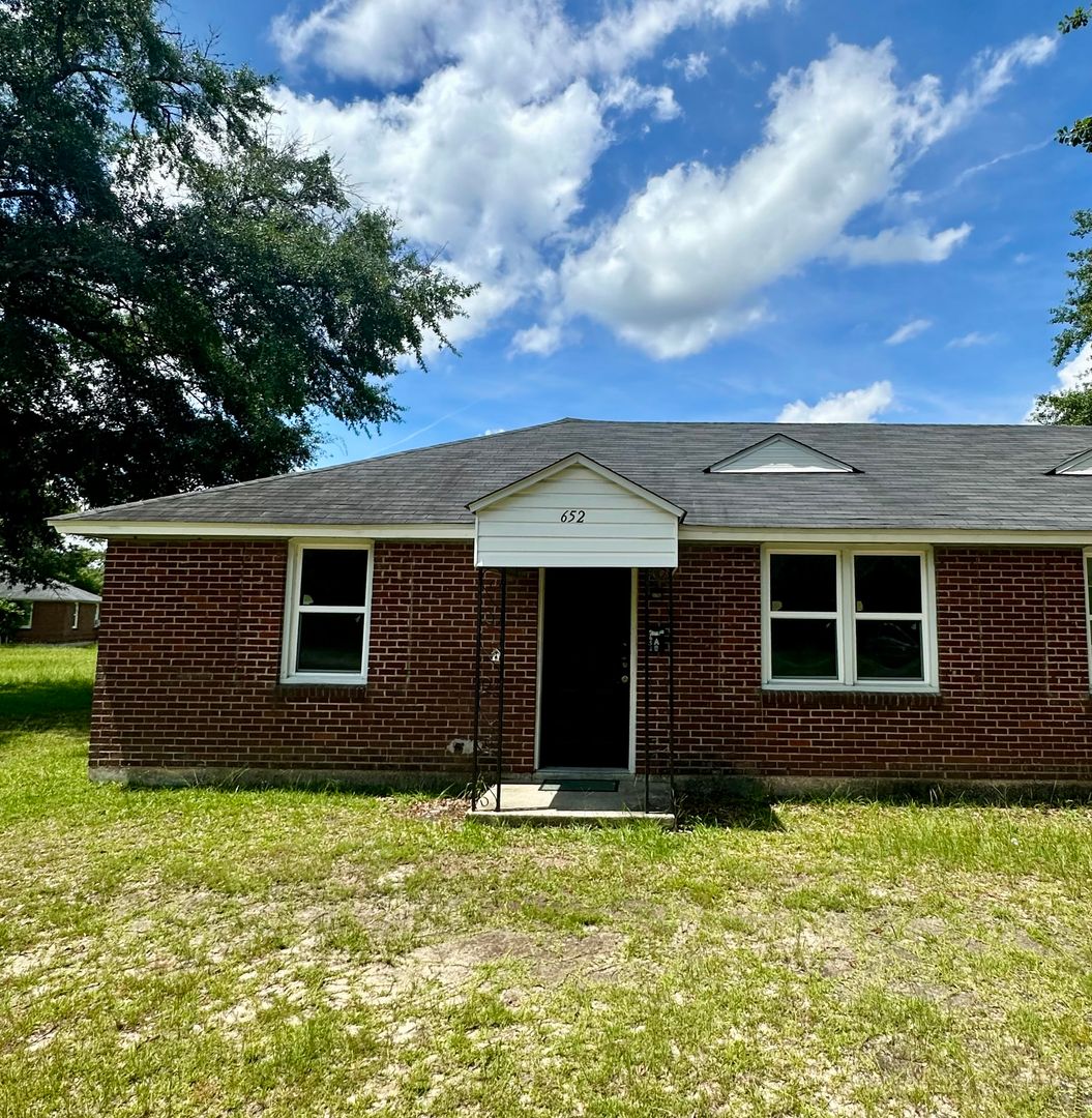 SUMTER Apartment: 652 A MILLER RD