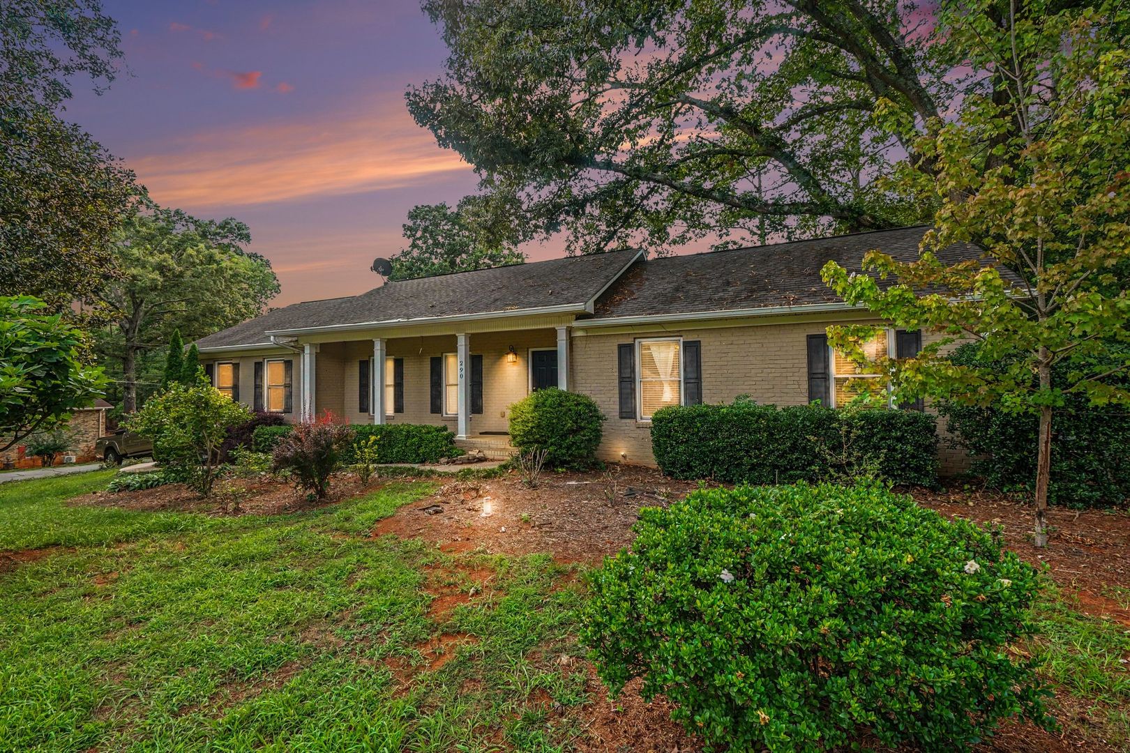Athens House: 290 University Circle