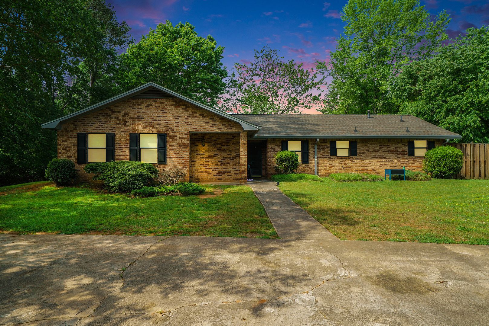 Athens Apartment: Oak Park Court
