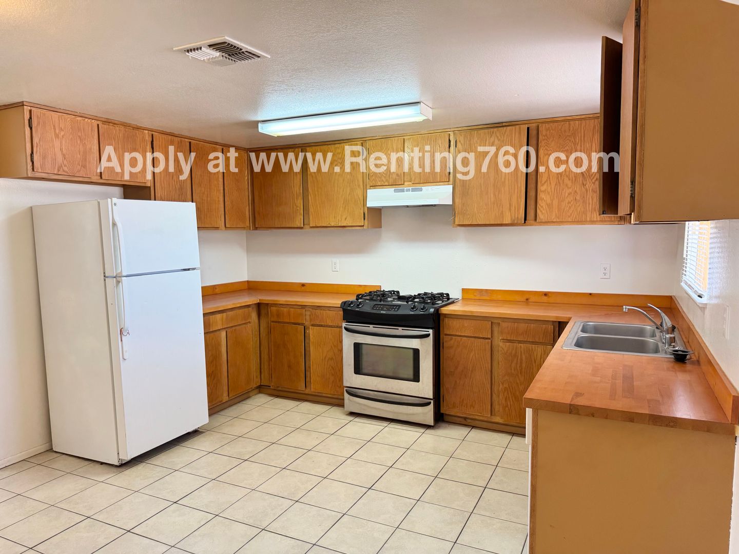 29 Palms Apartment: 5827 Bagley Ave