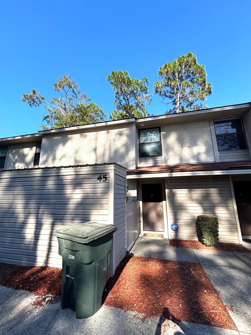 Hinesville House: 901 Olmstead Drive #45