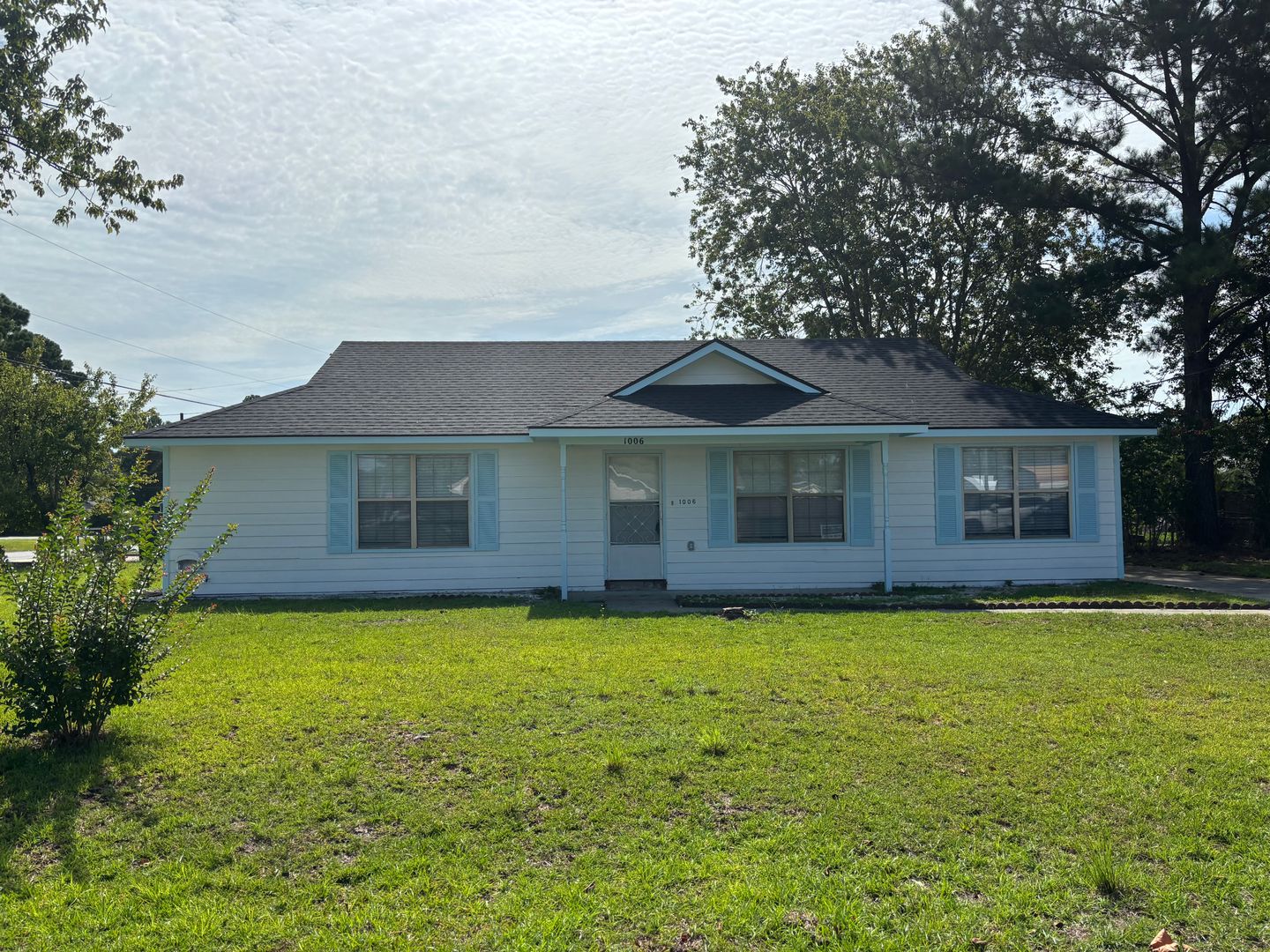Hinesville House: 1006 Ridgeland Drive
