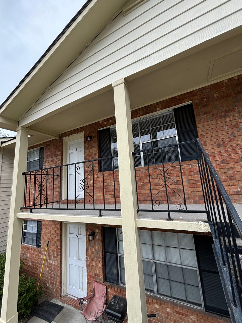 Hinesville Apartment: 122 Gause Street