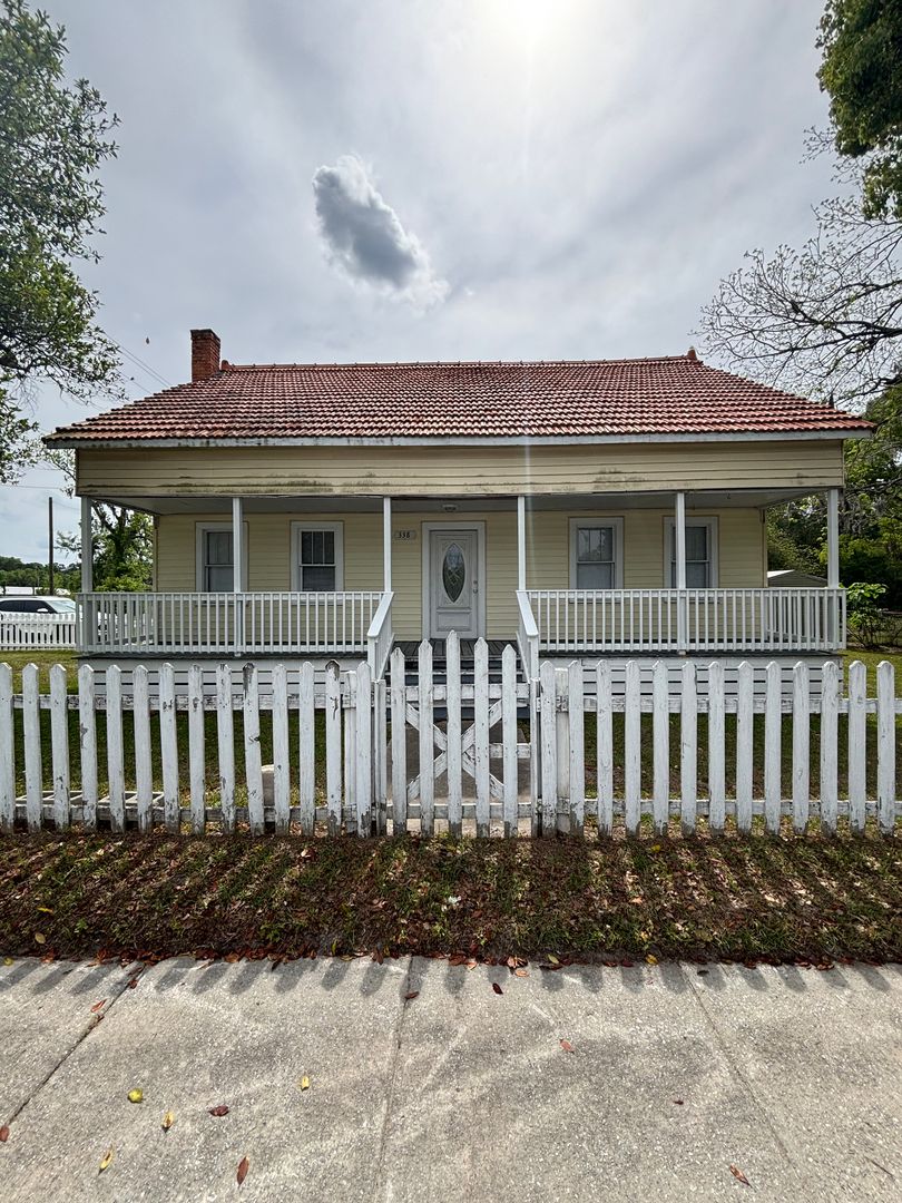 Ludowici House: 20 N Church Street