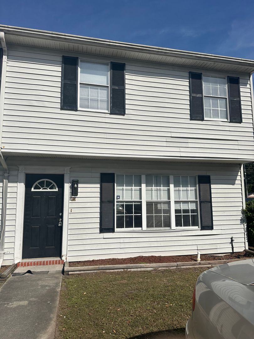 Hinesville House: 1100 Pineland Avenue, Unit 1F