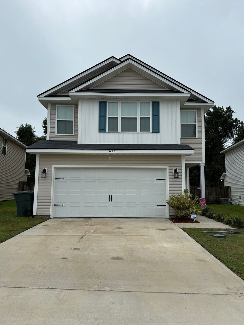 Hinesville House: 657 Fairview Circle