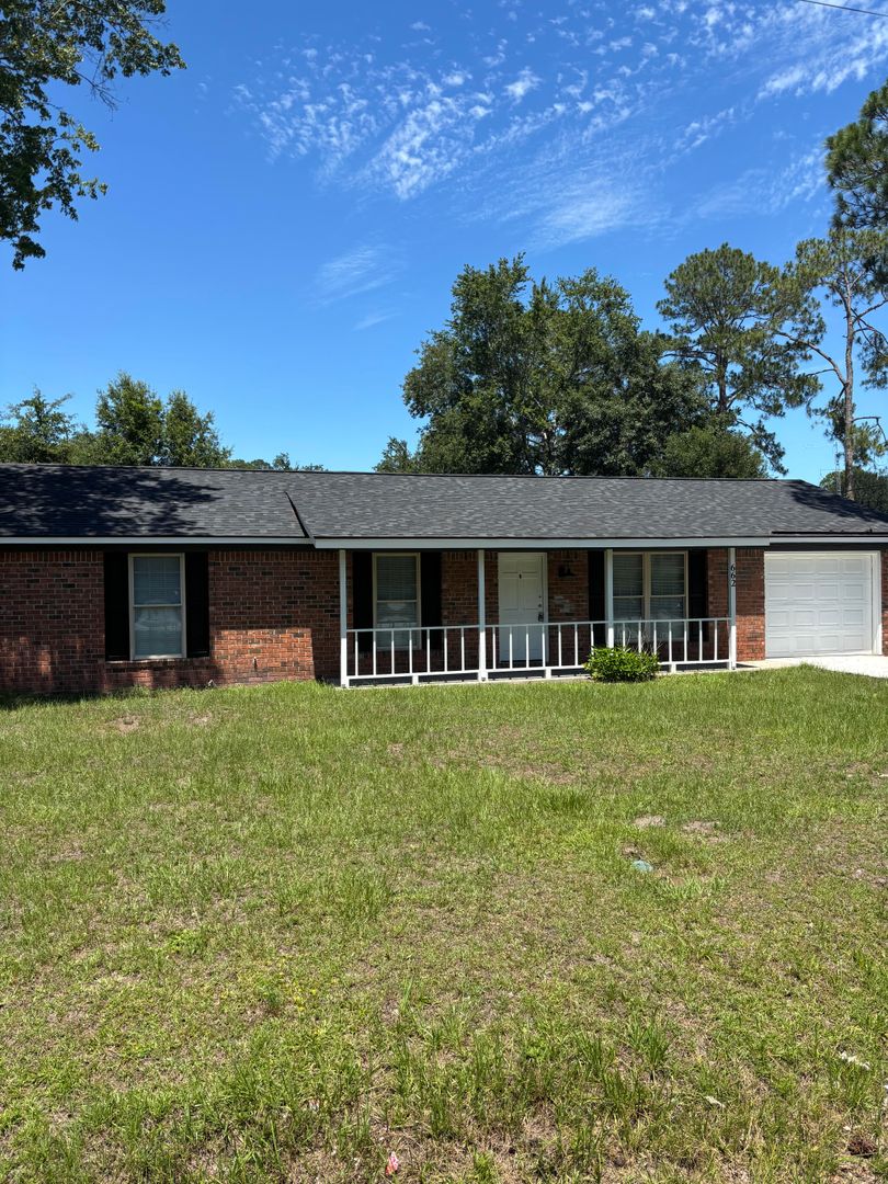 Hinesville House: 662 Mahoney Road