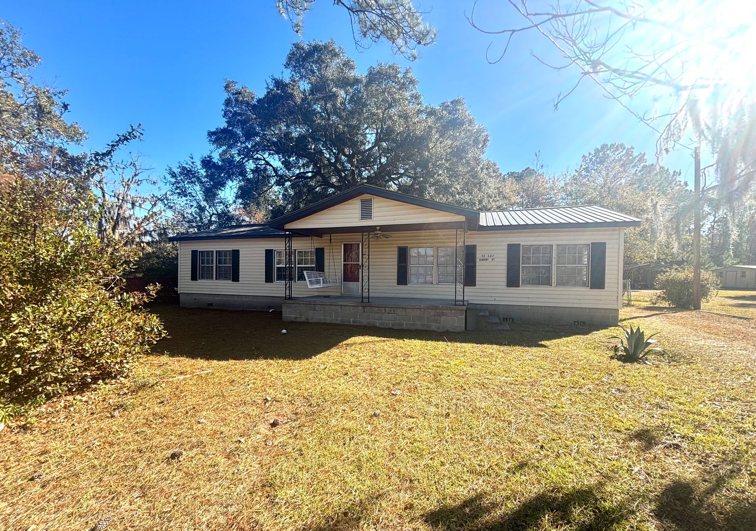 Ludowici House: 168 E Academy Street