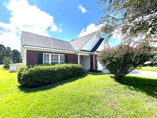 Beautiful Four-bedroom Home Located In Burning Ridge! Available Now! – photo 1