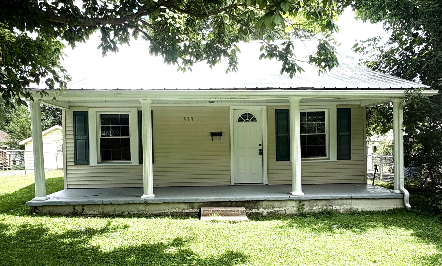 Glasgow House: 313 Frazier Ave